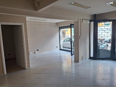 Foto Locale commerciale a Pisa Stazione Centrale di 60 m² con 3 locali