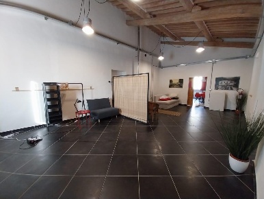 Foto Locale commerciale a Calci Centro di 75 m² con 2 locali in affitto