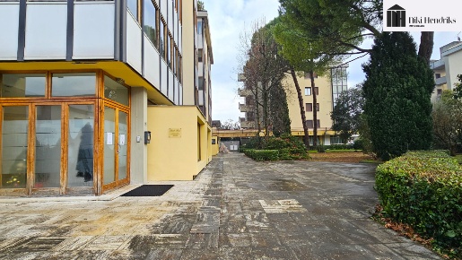 Foto Attività commerciale a Santa Croce sull'Arno Centro di 200 m²