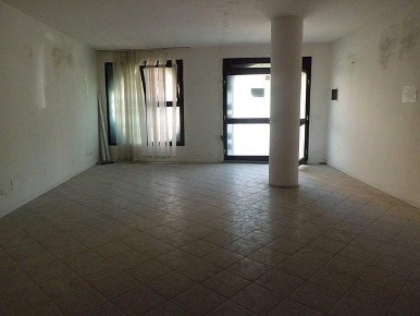 Foto Locale commerciale a Pisa San Francesco di 88 m² con 1 locali