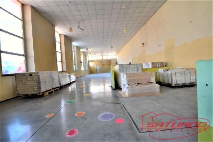 Foto Locale commerciale a Lucca San Marco - Acquacalda di 375 m² in affitto