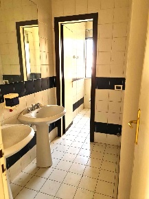 Foto Ufficio a Poggibonsi Centro di 218 m² con 6 locali in affitto