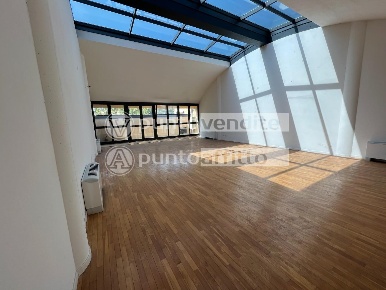 Foto Ufficio a Lucca Arancio di 100 m² con 1 locali in affitto