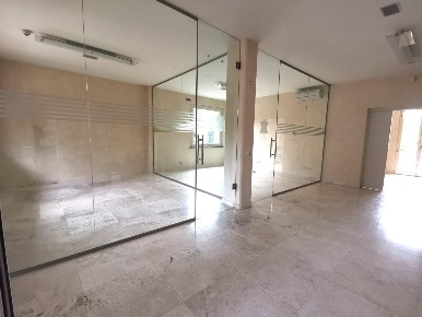 Foto Ufficio a Fucecchio Centro di 140 m² con 5 locali in vendita