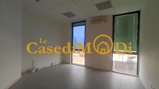 Foto Ufficio a Livorno Picchianti di 268 m² con 10 locali in affitto