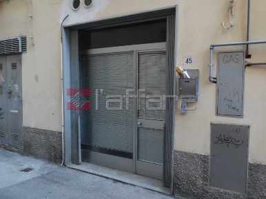 Foto Locale commerciale a Pontedera Centro di 25 m² con 1 locali in vendita