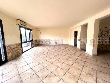 Foto Locale commerciale a Pisa Porta a Mare di 190 m² con 4 locali