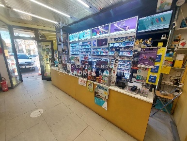 Foto Attività commerciale a Calcinaia Fornacette di 60 m² con 2 locali