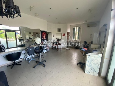 Foto Negozio a Santa Croce sull'Arno Centro di 70 m² con 3 locali