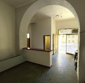 Foto Locale commerciale a Fucecchio Centro di 70 m² con 2 locali in vendita