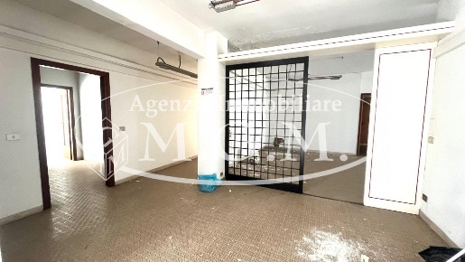 Foto Ufficio a Cascina Centro di 280 m² con 9 locali in vendita