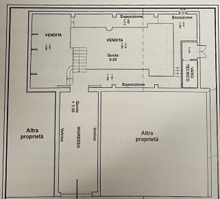 Foto Locale commerciale a Massa Centro di 200 m² con 4 locali in vendita