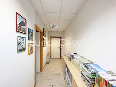 Foto Ufficio a Capannori Verciano - Guamo di 80 m² con 2 locali in affitto