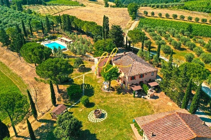 Foto Agriturismo a Peccioli di 500 m² con 22 locali in vendita