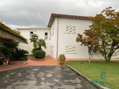 Foto Locale commerciale a Seravezza Ripa Pozzi Querceta Ponterosso di 85 m²