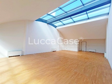 Foto Ufficio a Lucca San Concordio di 200 m² con 2 locali in affitto