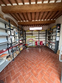 Foto Locale commerciale a Pisa Santa Maria di 55 m² con 2 locali in vendita