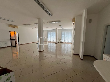 Foto Ufficio a Pisa Ospedaletto di 335 m² con 9 locali in affitto