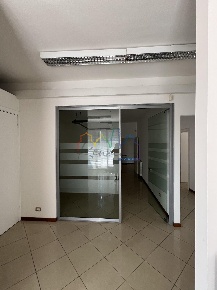 Foto Ufficio a Pisa Ospedaletto di 335 m² con 7 locali in affitto