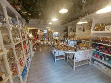 Foto Locale commerciale a Bientina Centro di 224 m² con 3 locali in vendita