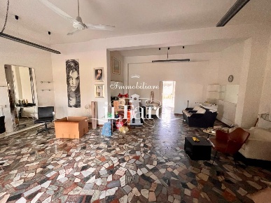 Foto Negozio a Viareggio Darsena - Ex Campo di Aviazione di 85 m²
