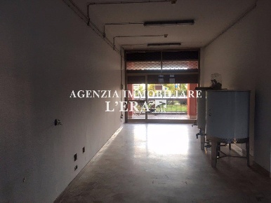 Foto Locale commerciale a Pontedera Villaggi, Bellaria di 66 m² in vendita