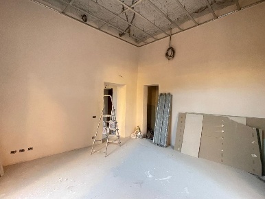 Foto Locale commerciale a Carrara Centro di 60 m² con 2 locali in vendita