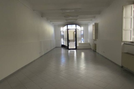 Foto Negozio a Lucca Sant'Anna di 90 m² con 2 locali in affitto