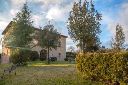 Foto Hotel a Siena Fuori Porta Tufi di 700 m² con 18 locali in vendita