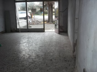 Foto Locale commerciale a Vicopisano Centro di 120 m² con 3 locali