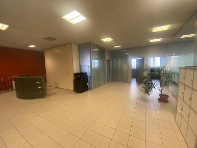 Foto Ufficio a Lucca San Marco - Acquacalda di 220 m² con 7 locali