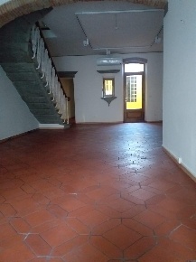 Foto Locale commerciale a Poggio a Caiano Centro di 110 m² con 2 locali