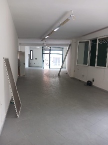 Foto Locale commerciale a Ponsacco Centro di 100 m² con 1 locali in affitto