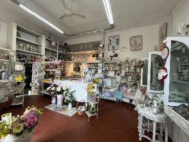 Foto Locale commerciale a Pisa Lungarno Gabriele D'Annunzio di 110 m²