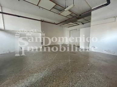 Foto Locale commerciale a Cascina Centro di 230 m² con 2 locali in vendita