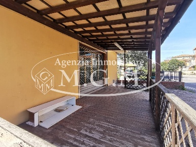 Foto Locale commerciale a Castelfranco di Sotto Centro di 45 m² in vendita