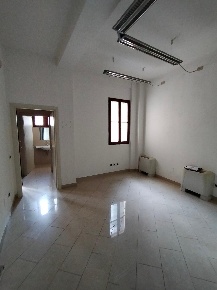 Foto Locale commerciale a Pisa San Francesco di 55 m² con 2 locali