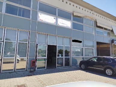 Foto Locale commerciale a Pontedera Villaggi, Bellaria di 185 m² in affitto