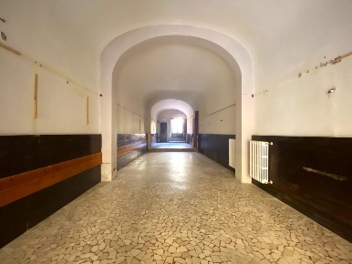 Foto Locale commerciale a Pisa San Francesco di 100 m² con 4 locali
