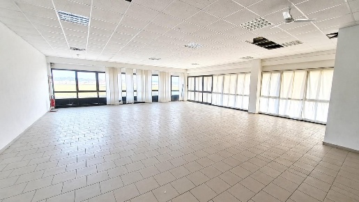 Foto Locale commerciale a Peccioli Centro di 120 m² con 1 locali in affitto