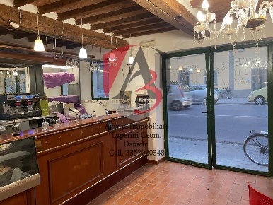 Foto Locale commerciale a Pisa San Francesco di 80 m² con 2 locali