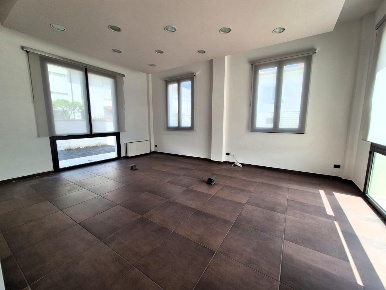 Foto Ufficio a Santa Croce sull'Arno Centro di 71 m² con 3 locali