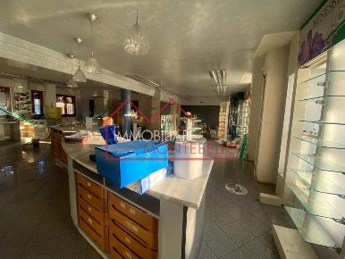 Foto Locale commerciale a Massarosa Piano di Mommio di 171 m² con 2 locali