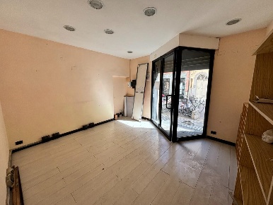 Foto Negozio a Pontedera Centro di 20 m² con 1 locali in vendita