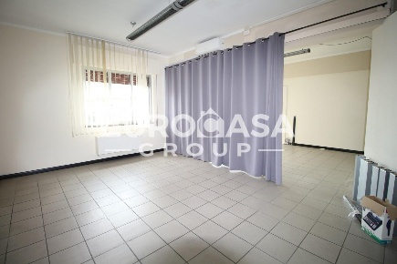 Foto Locale commerciale a Capannori Marlia di 190 m² con 8 locali