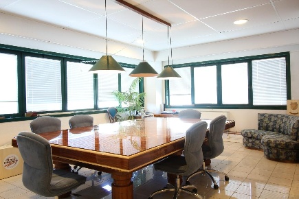Foto Ufficio a Cascina Semicentro di 240 m² con 3 locali in affitto