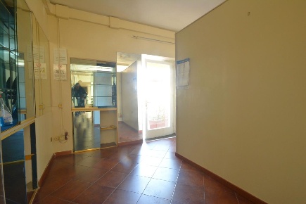 Foto Locale commerciale a Lucca Sant'Anna di 38 m² con 2 locali in affitto