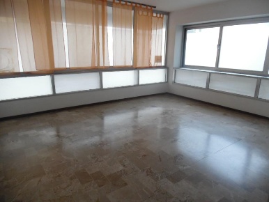 Foto Ufficio a Pontedera di 90 m² con 4 locali in vendita