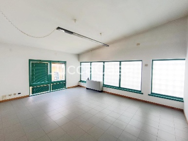 Foto Ufficio a Lucca San Marco - Acquacalda di 150 m² con 6 locali