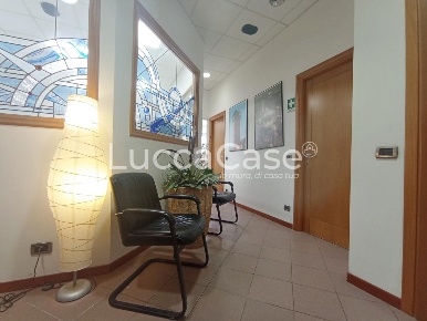 Foto Ufficio a Lucca San Filippo di 100 m² con 3 locali in affitto